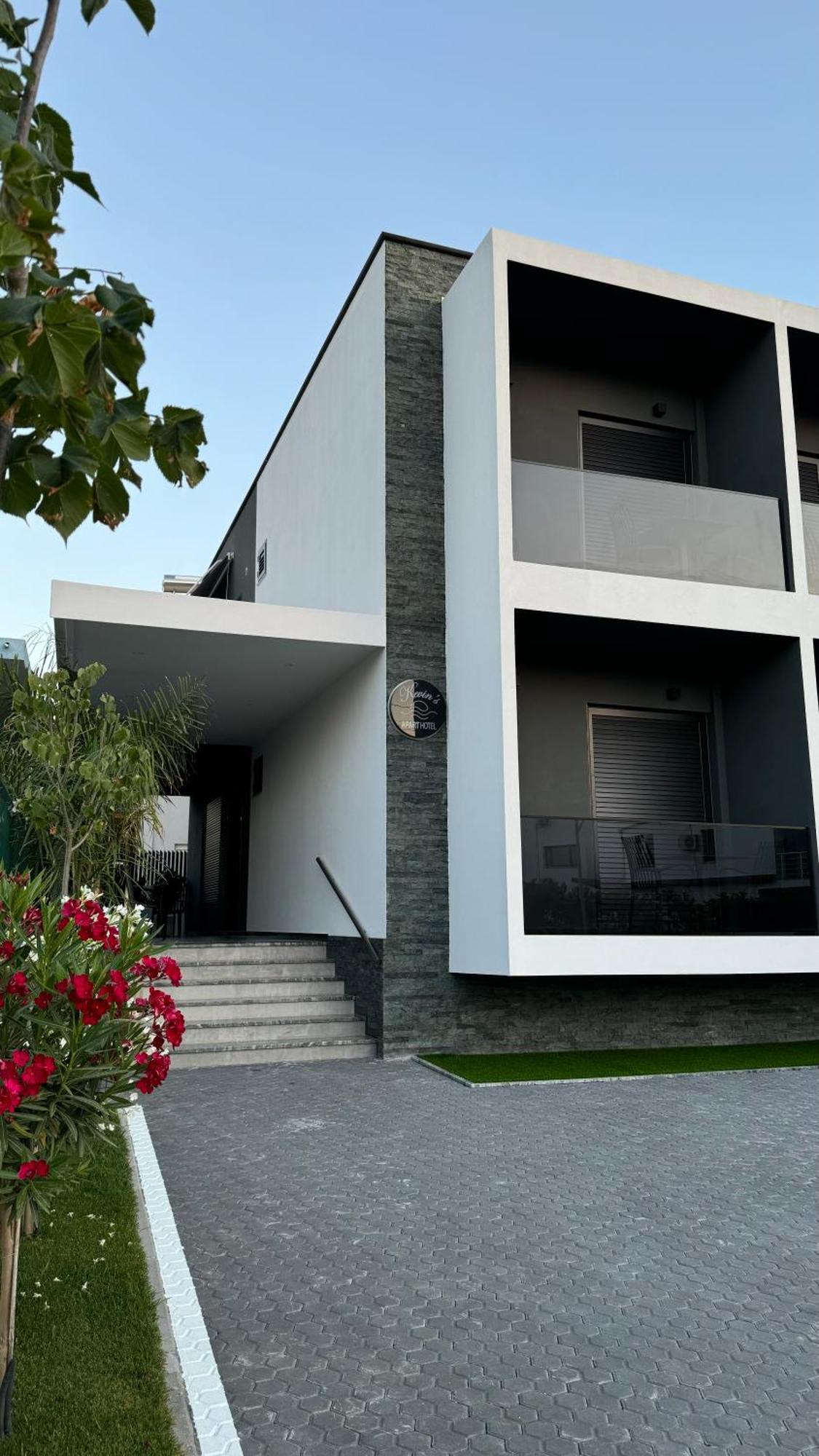 Kevin'S Aparthotel Vlore Exterior photo
