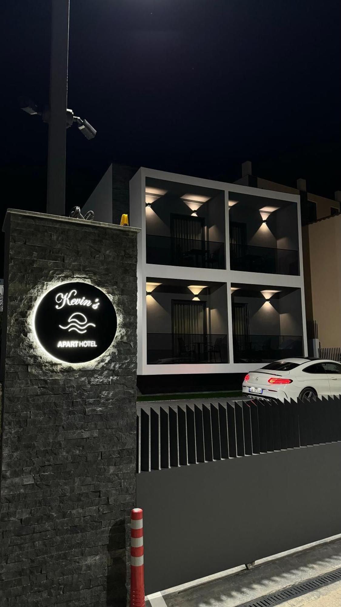 Kevin'S Aparthotel Vlore Exterior photo